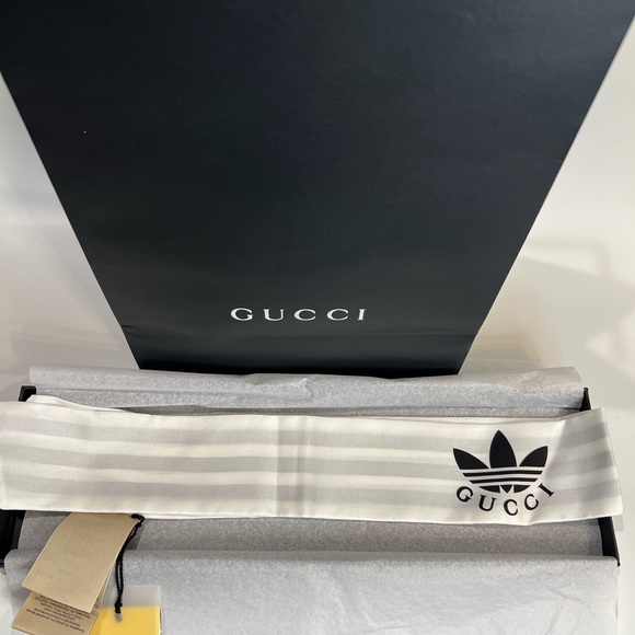 NWT GUCCI X ADIDAS 100 💯 SILK SCARF, NEVER WORN - Picture 3 of 5